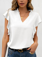 Camisa informal con cuello en V y mangas con volantes
